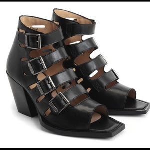 ONLY WORN 1x- John Fluevog Strappy Leather Sandals